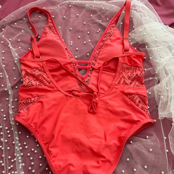 NWOT Coral Lace Cutout One Piece Swimsuit Women's Size Medium - Picture 3 of 12